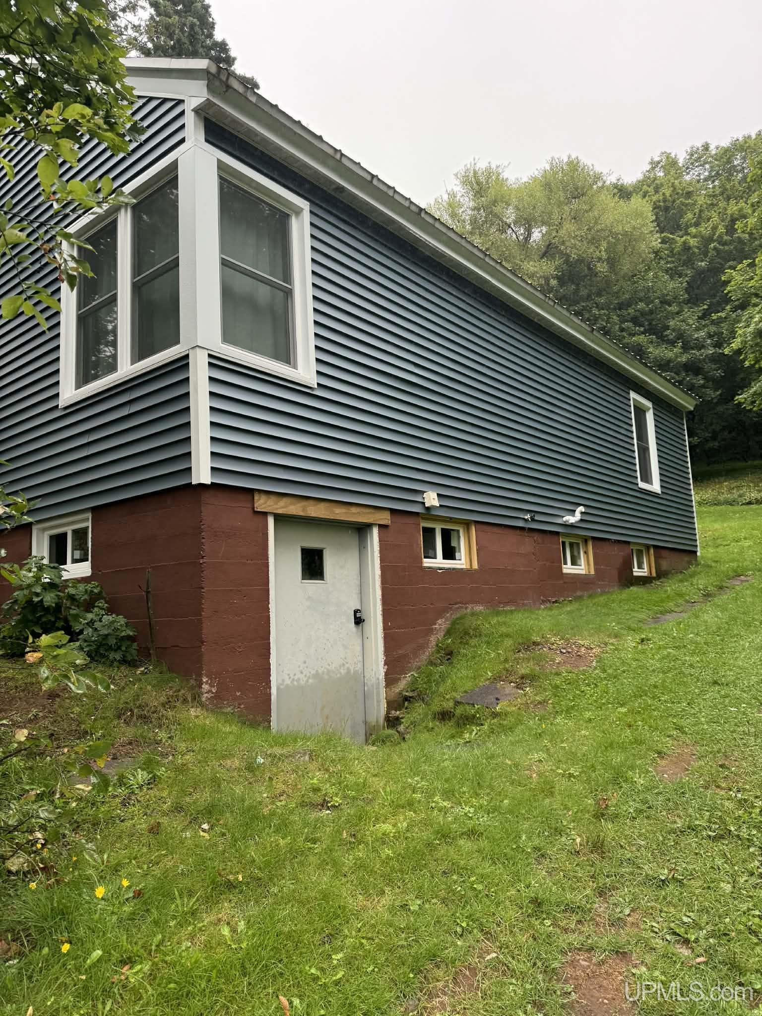 242 Hill Street Ishpeming, MI 49849 - Photo 5 of 27