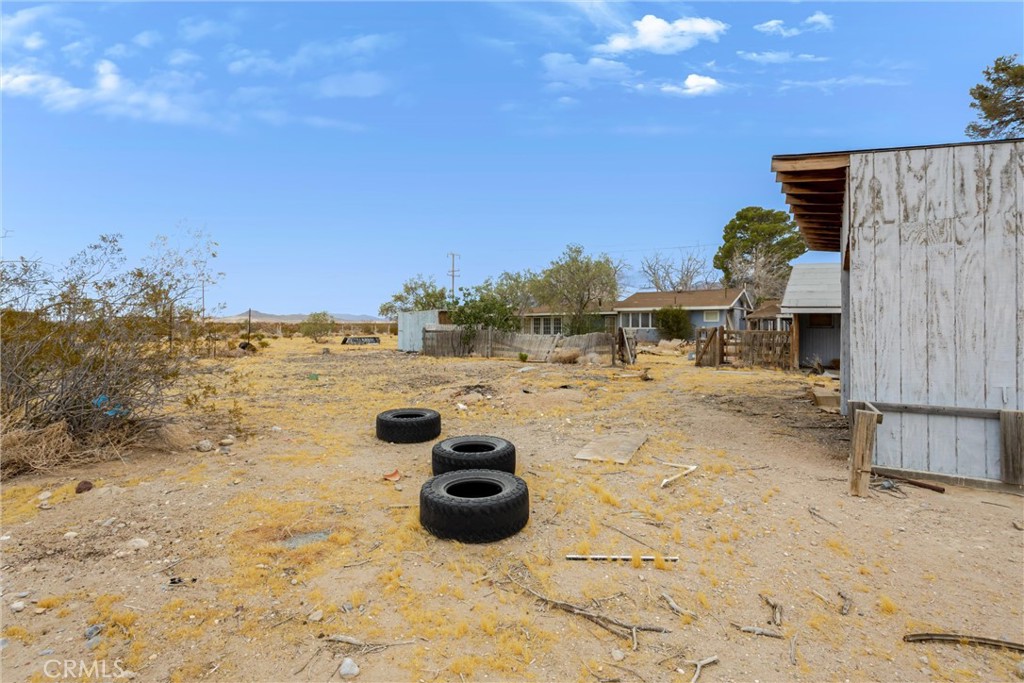 38484 Foothill Road Lucerne Valley, CA 92356 - Photo 20 of 45 a view of a terrace
