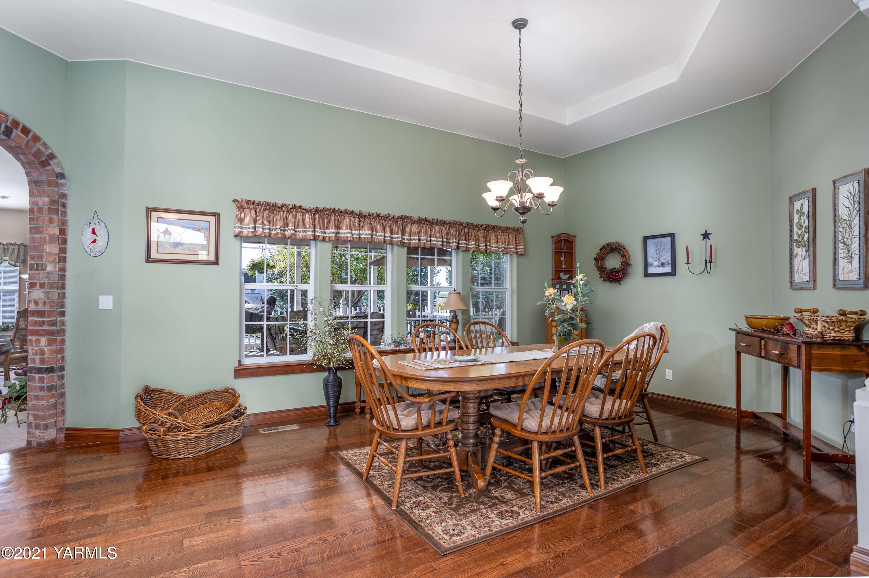 3131 Scoon Road Sunnyside, WA 98944 - Photo 4 of 33 a view of a dining room with furniture window and outside view