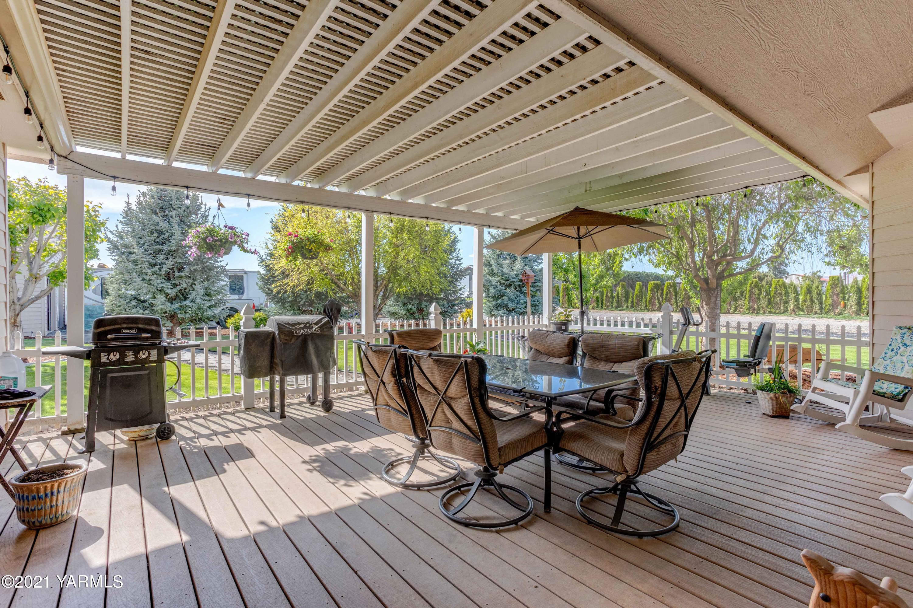 3131 Scoon Road Sunnyside, WA 98944 - Photo 33 of 33 a dining room with furniture wooden floor and outdoor view