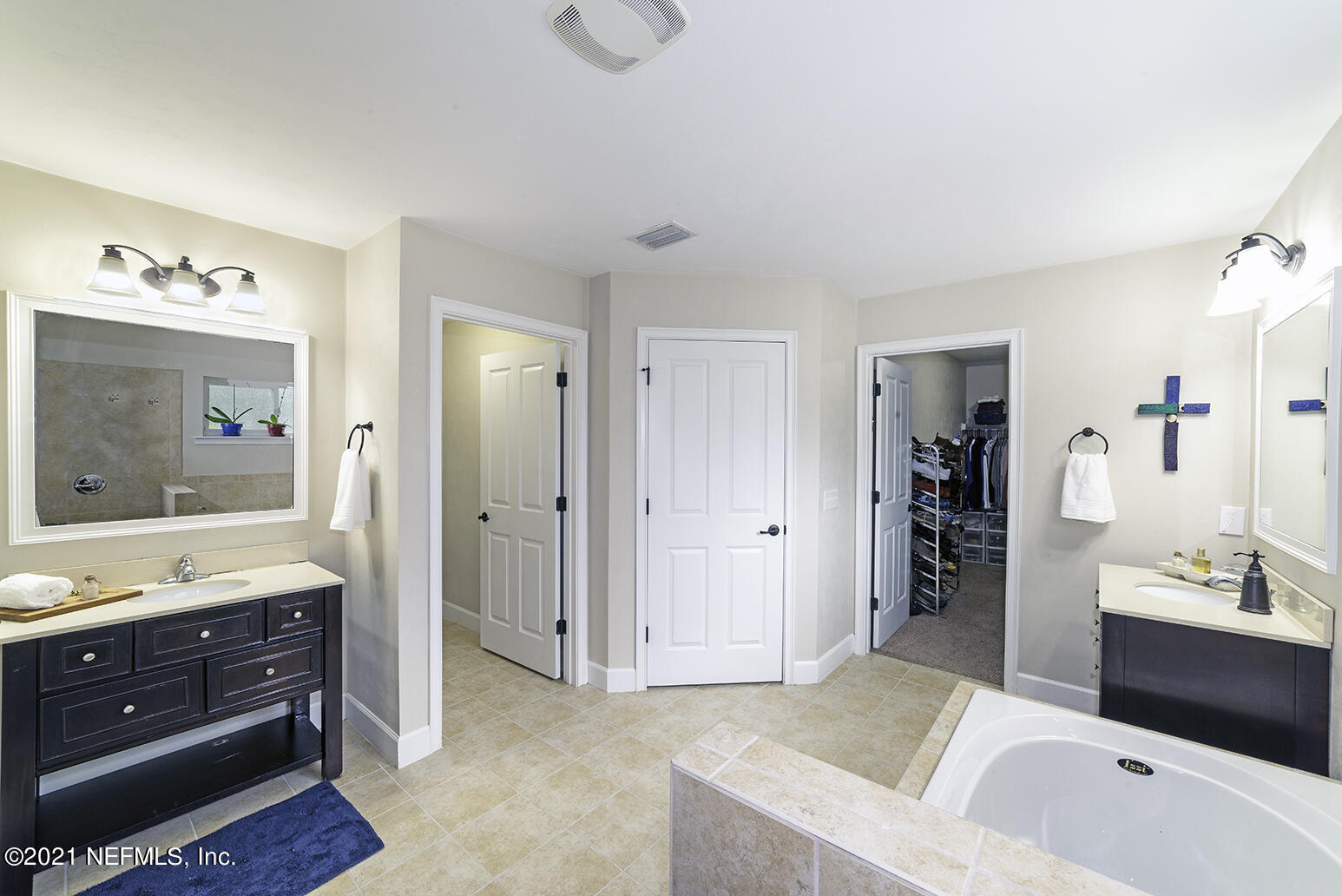 12052 Southwest 2nd Road Gainesville, FL 32607 - Photo 17 of 31 a spacious bathroom with a tub sink and mirror
