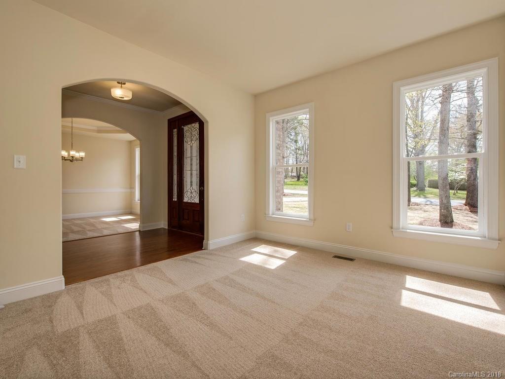 4953 Lakeview Road Charlotte, NC 28216 - Photo 12 of 25 Gallery Image 12