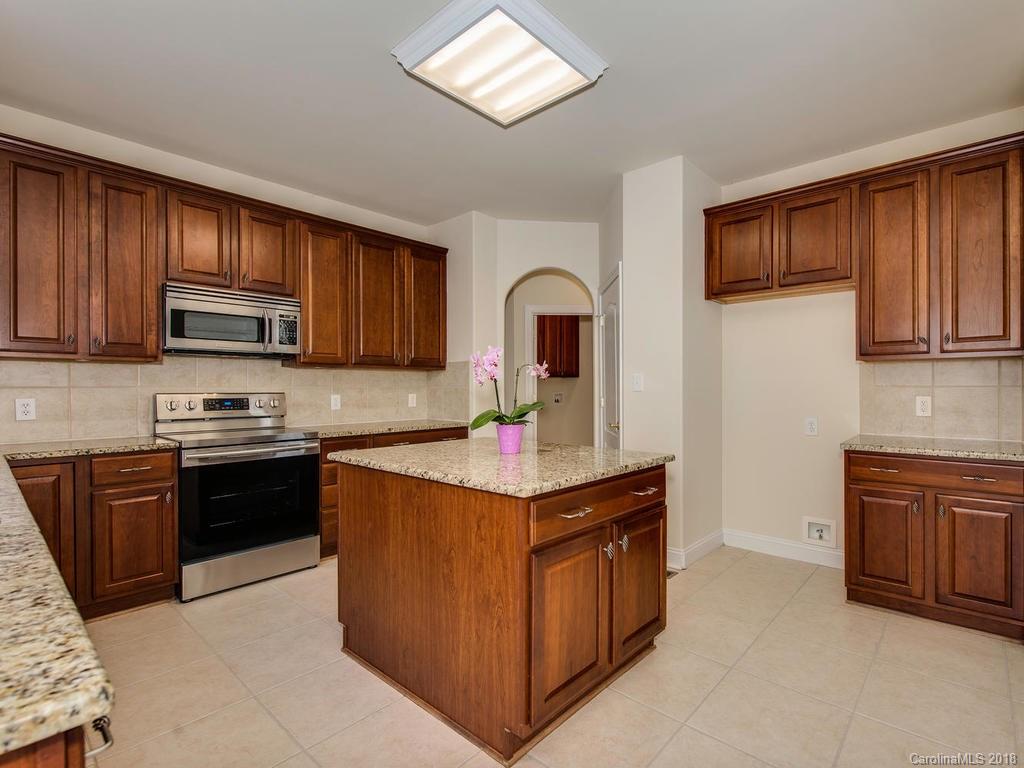 4953 Lakeview Road Charlotte, NC 28216 - Photo 3 of 25 Gallery Image 3