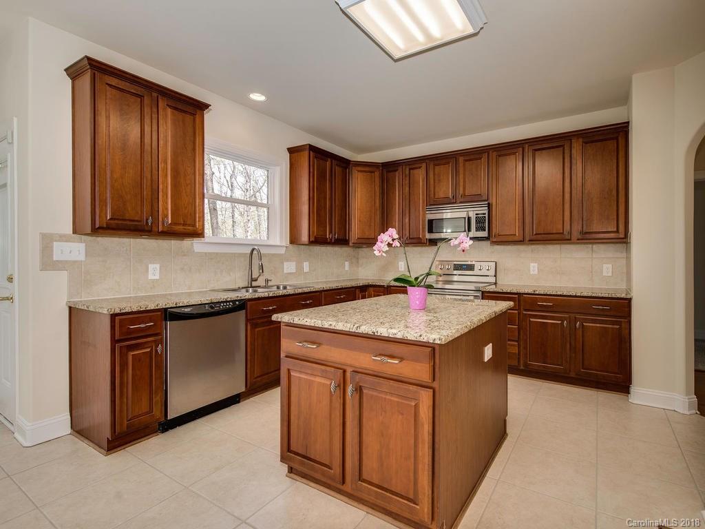 4953 Lakeview Road Charlotte, NC 28216 - Photo 4 of 25 Gallery Image 4
