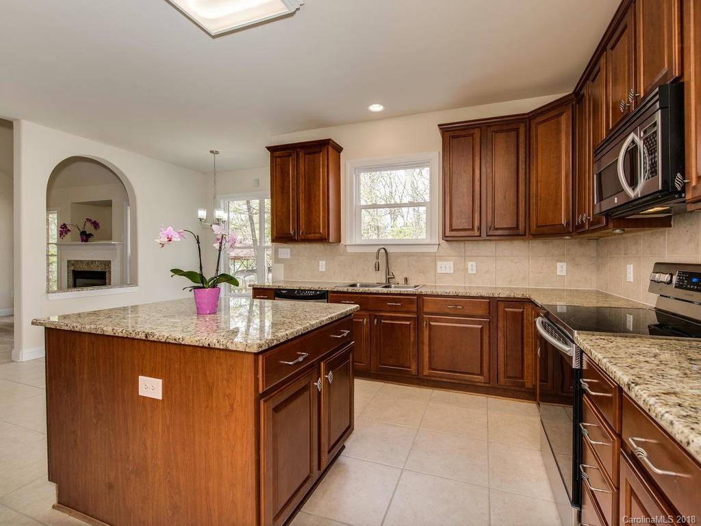 4953 Lakeview Road Charlotte, NC 28216 - Photo 5 of 25 Gallery Image 5
