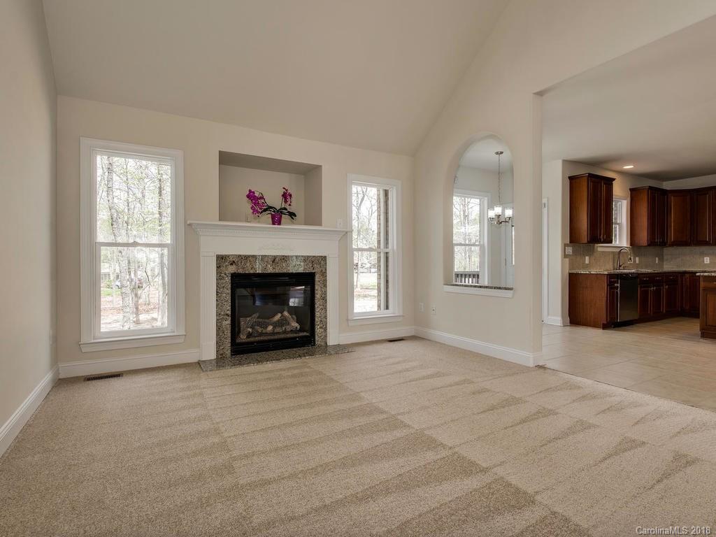 4953 Lakeview Road Charlotte, NC 28216 - Photo 9 of 25 Gallery Image 9