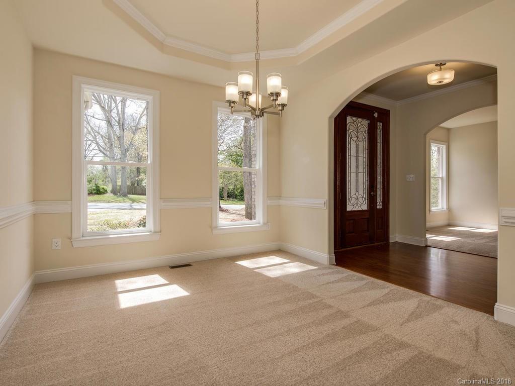 4953 Lakeview Road Charlotte, NC 28216 - Photo 10 of 25 Gallery Image 10