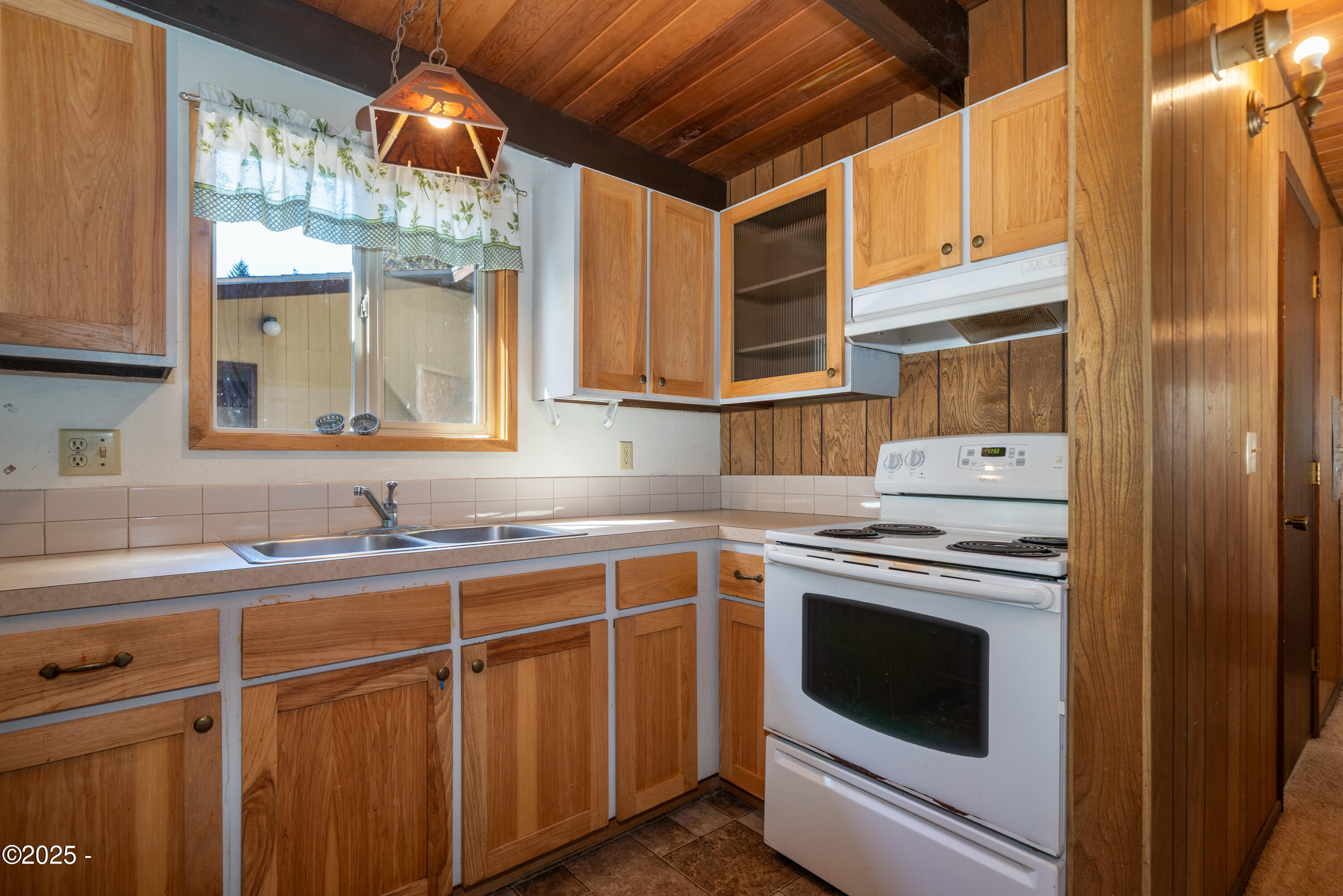 1836 Little Switzerland Road Tidewater, OR 97390 - Photo 14 of 34 Kitchen