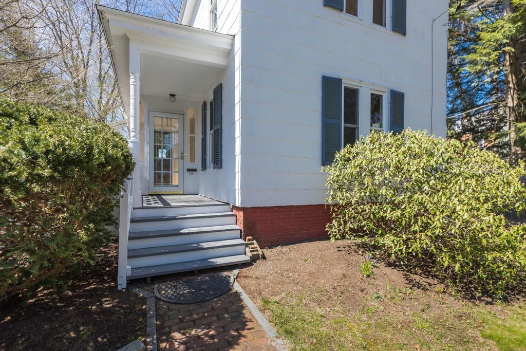 23 Gill Street Exeter, NH 03833 - Photo 7 of 41