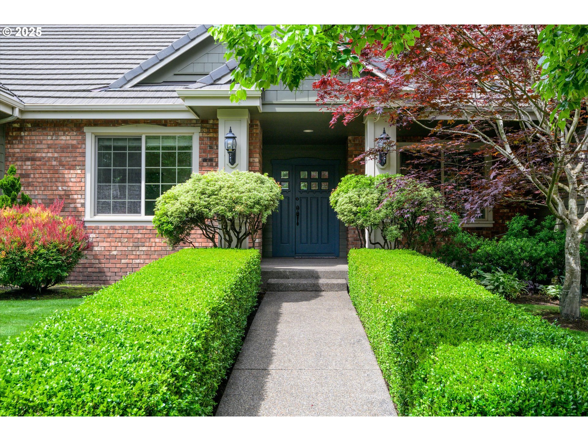 2053 Lakeview Drive Eugene, OR 97408 - Photo 2 of 45 a front view of house with yard and green space