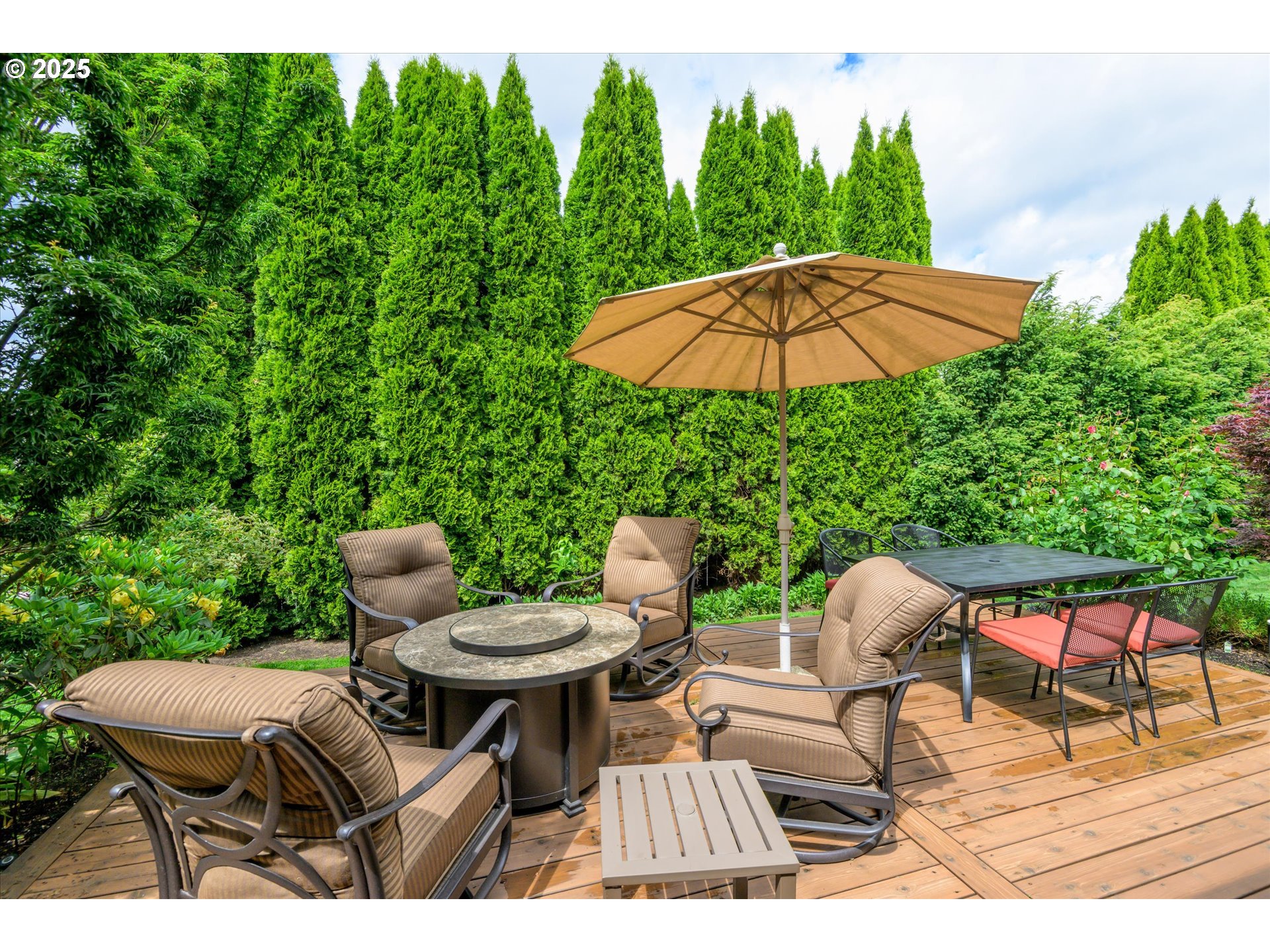 2053 Lakeview Drive Eugene, OR 97408 - Photo 33 of 45 a view of outdoor sitting area with furniture and umbrella