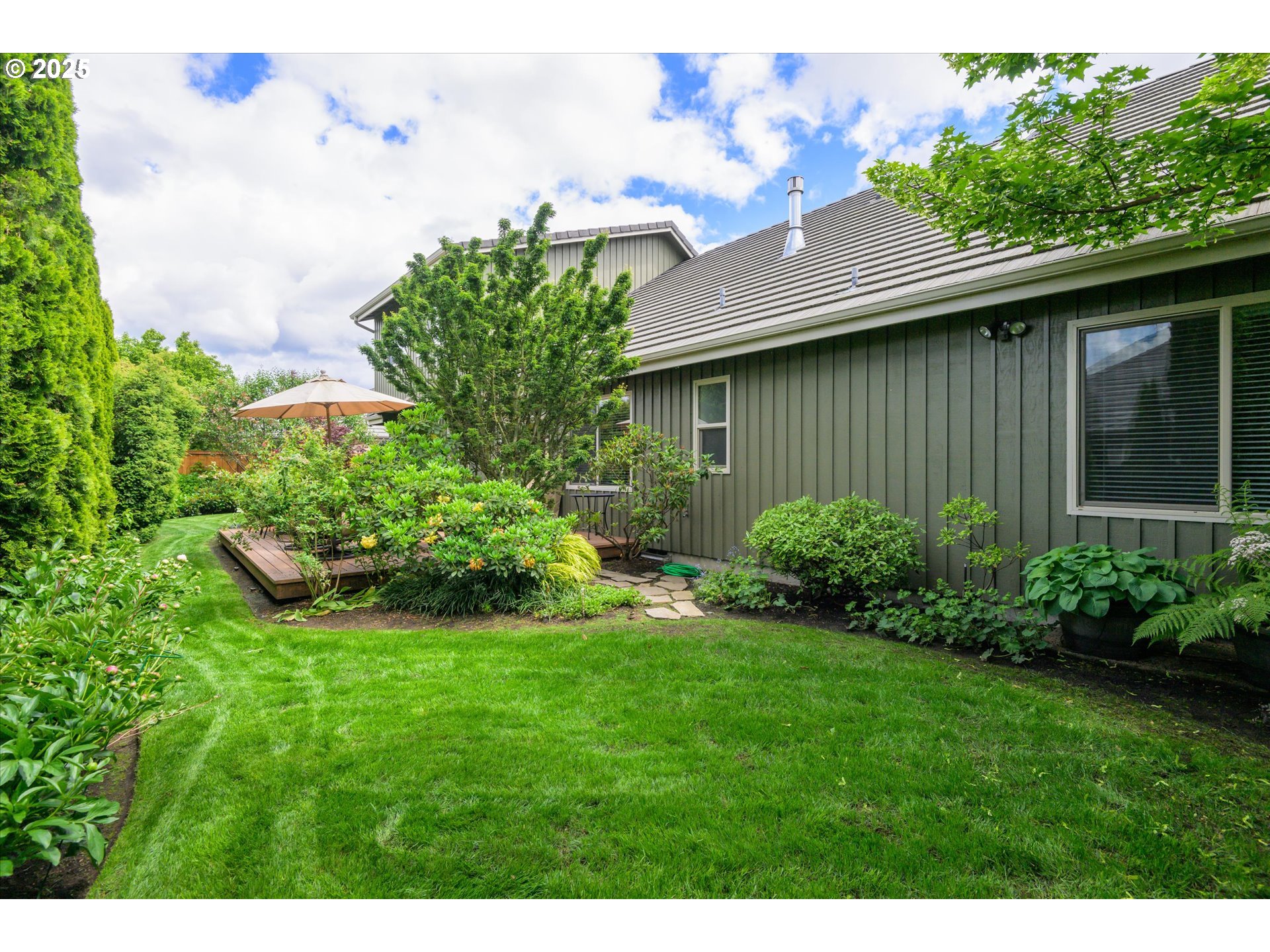 2053 Lakeview Drive Eugene, OR 97408 - Photo 42 of 45 a view of a back yard of the house