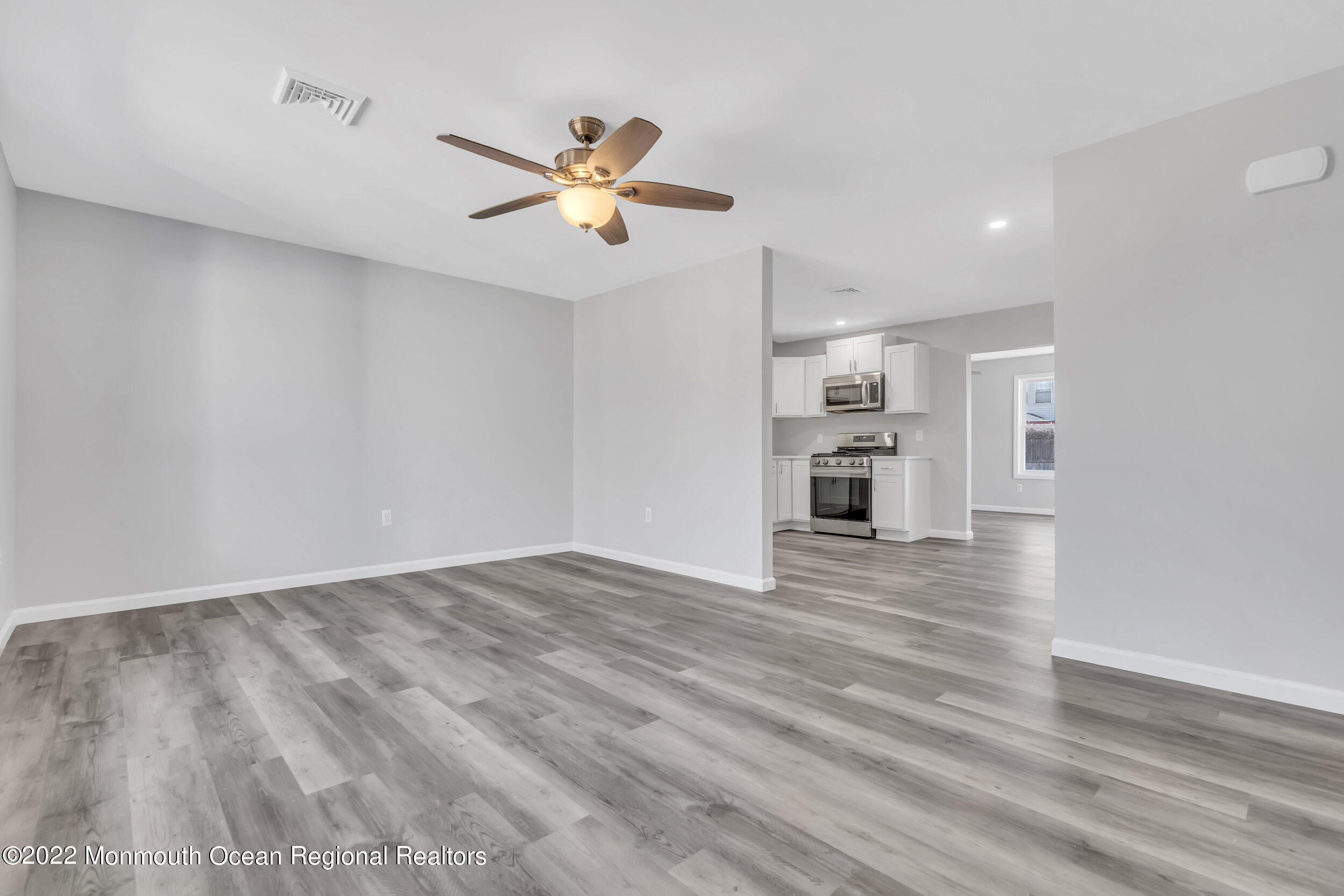 153 Brigantine Road Manahawkin, NJ 08050 - Photo 8 of 34 010_5_2