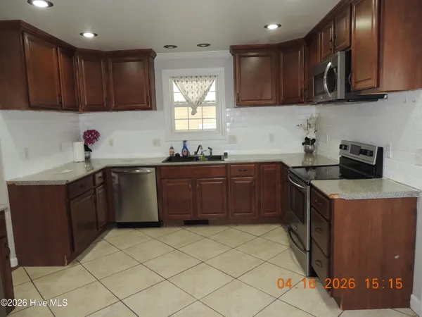 $1,675 | 1403 Clifton Road, Jacksonville, NC 28540