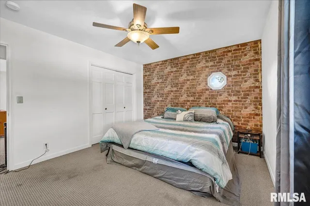 $205,000 | 2109 Glenview Drive, Pekin, IL 61554