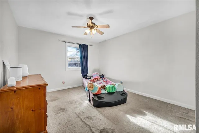 $205,000 | 2109 Glenview Drive, Pekin, IL 61554