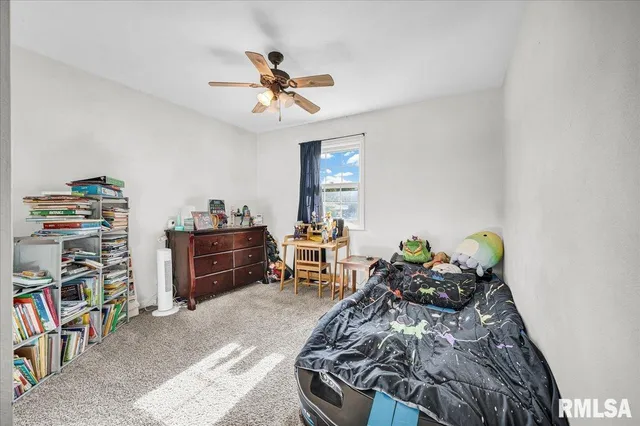 $205,000 | 2109 Glenview Drive, Pekin, IL 61554