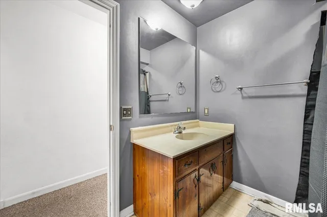 $205,000 | 2109 Glenview Drive, Pekin, IL 61554