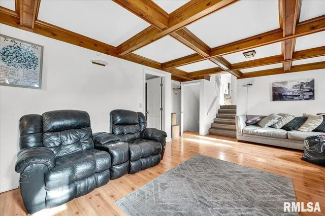 $205,000 | 2109 Glenview Drive, Pekin, IL 61554