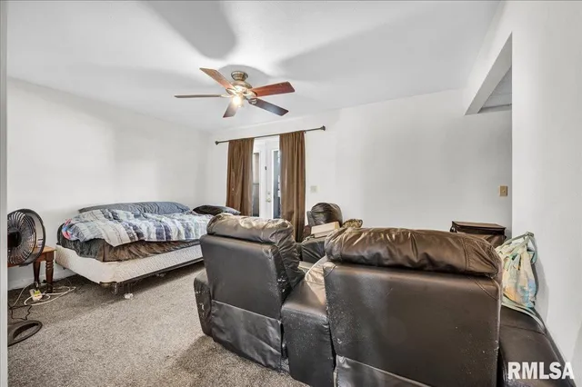 $205,000 | 2109 Glenview Drive, Pekin, IL 61554