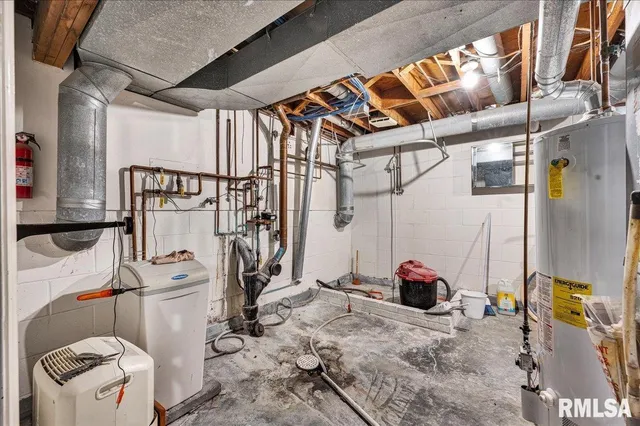 $205,000 | 2109 Glenview Drive, Pekin, IL 61554