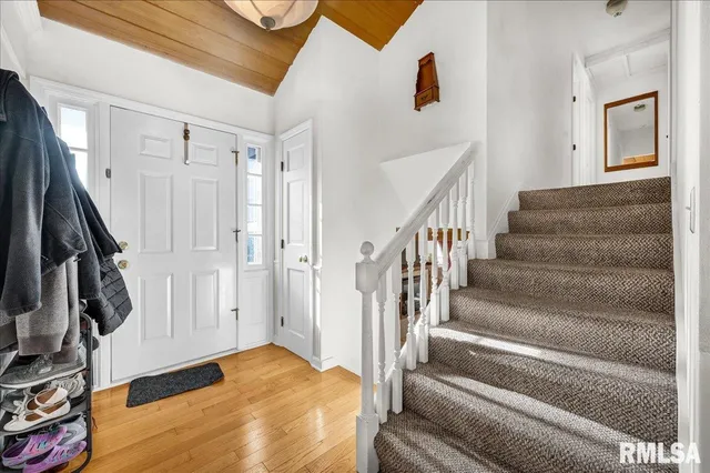 $205,000 | 2109 Glenview Drive, Pekin, IL 61554