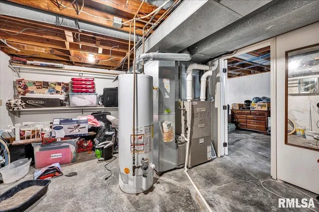 $205,000 | 2109 Glenview Drive, Pekin, IL 61554