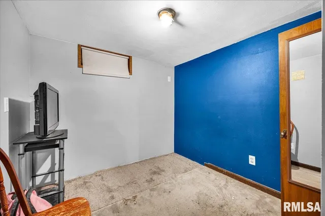 $205,000 | 2109 Glenview Drive, Pekin, IL 61554