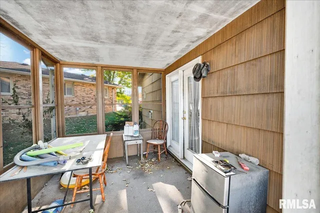 $205,000 | 2109 Glenview Drive, Pekin, IL 61554