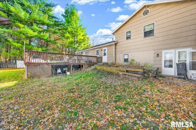 $205,000 | 2109 Glenview Drive, Pekin, IL 61554