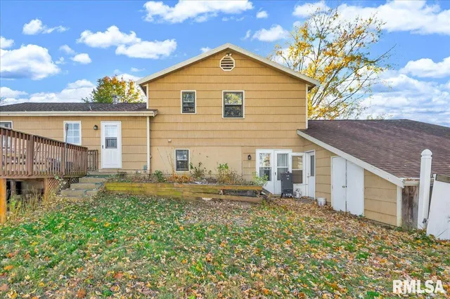 $205,000 | 2109 Glenview Drive, Pekin, IL 61554