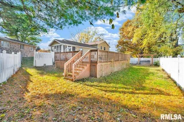 $205,000 | 2109 Glenview Drive, Pekin, IL 61554