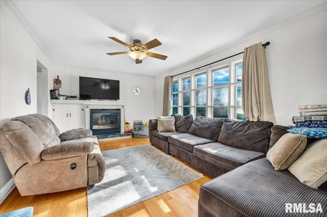 $205,000 | 2109 Glenview Drive, Pekin, IL 61554