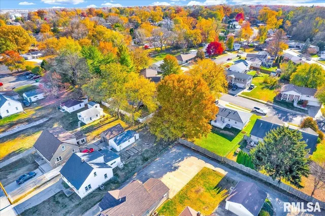 $205,000 | 2109 Glenview Drive, Pekin, IL 61554