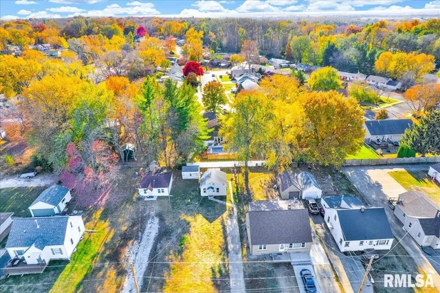 $205,000 | 2109 Glenview Drive, Pekin, IL 61554