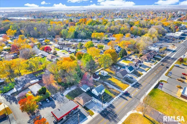 $205,000 | 2109 Glenview Drive, Pekin, IL 61554