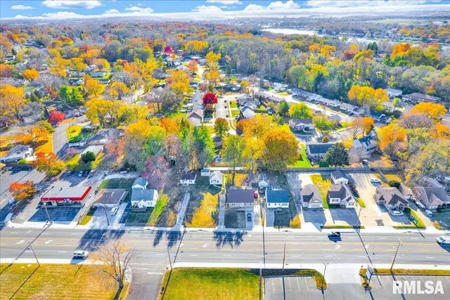 $205,000 | 2109 Glenview Drive, Pekin, IL 61554