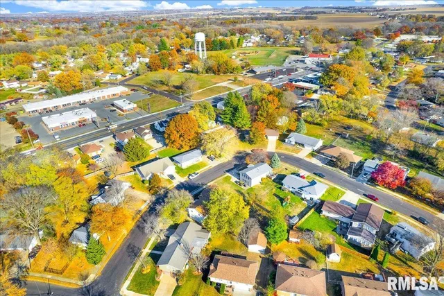 $205,000 | 2109 Glenview Drive, Pekin, IL 61554