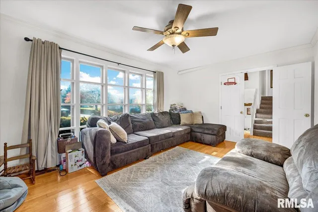 $205,000 | 2109 Glenview Drive, Pekin, IL 61554