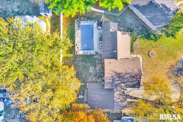 $205,000 | 2109 Glenview Drive, Pekin, IL 61554