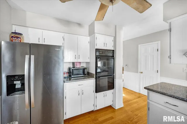 $205,000 | 2109 Glenview Drive, Pekin, IL 61554