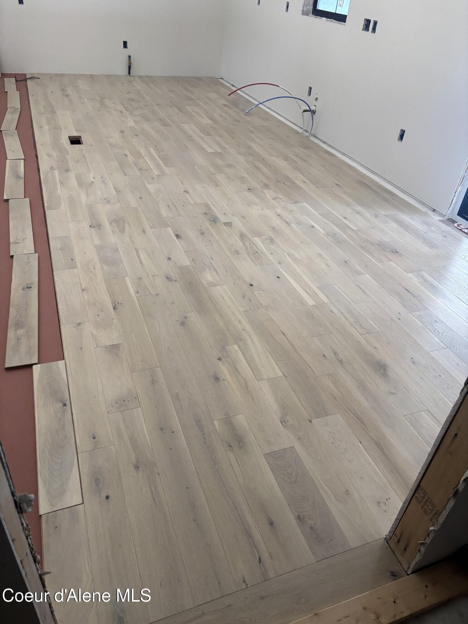 2151 Highland Flts Road Naples, ID 83847 - Photo 5 of 33 Flooring