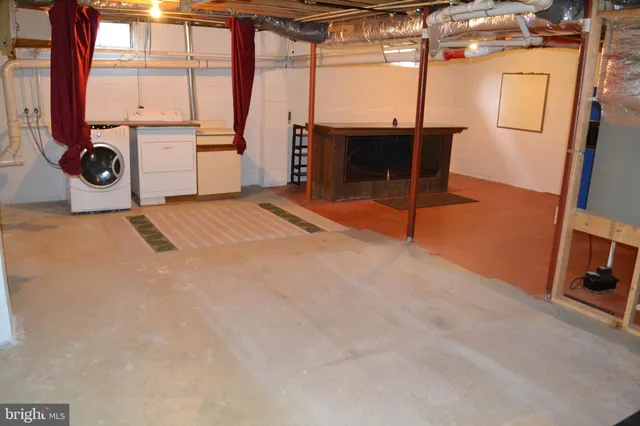 a view of a storage & utility room