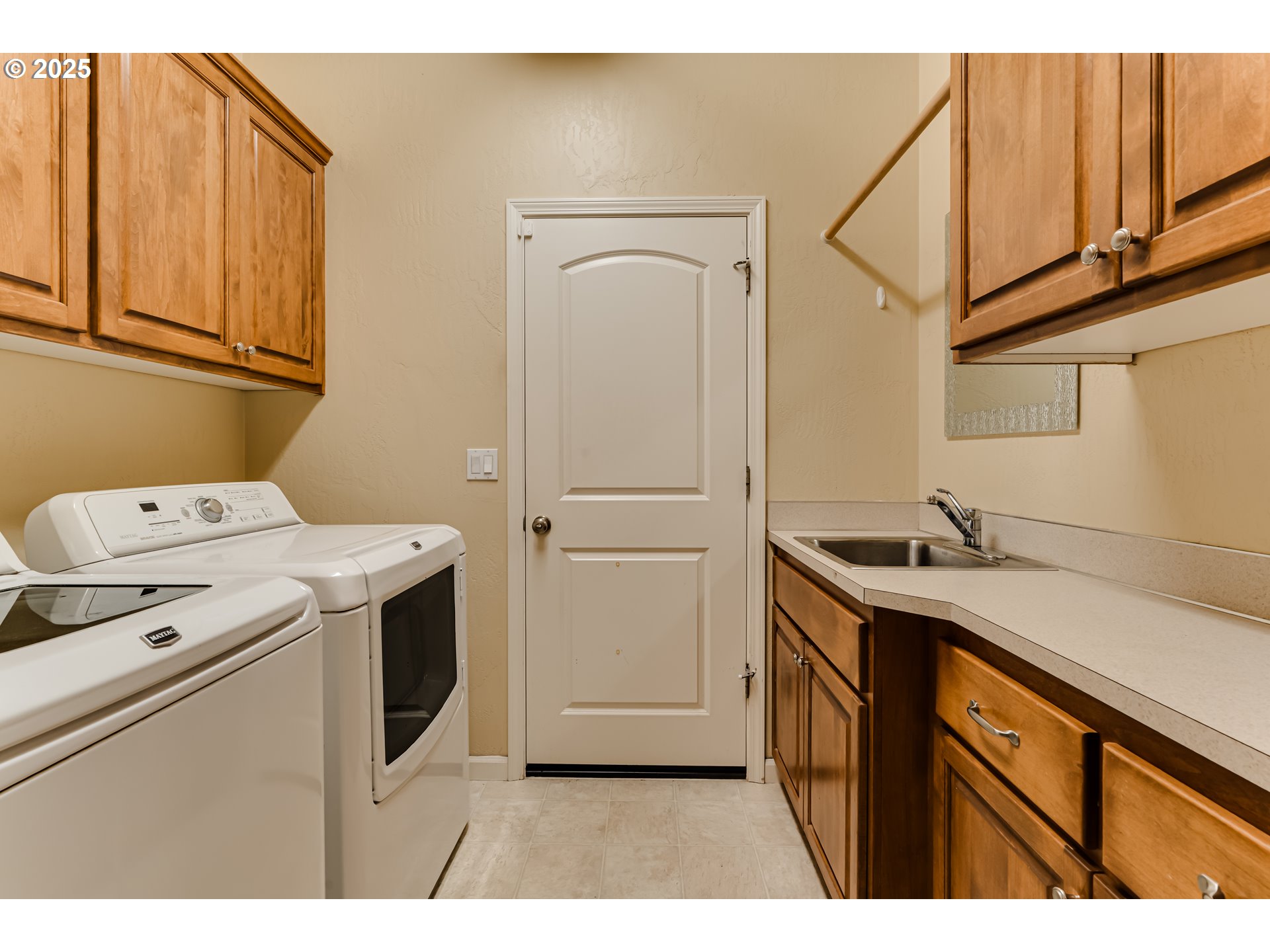 3351 Cape Hatteras Drive Eugene, OR 97408 - Photo 34 of 47 a utility room with dryer and washer