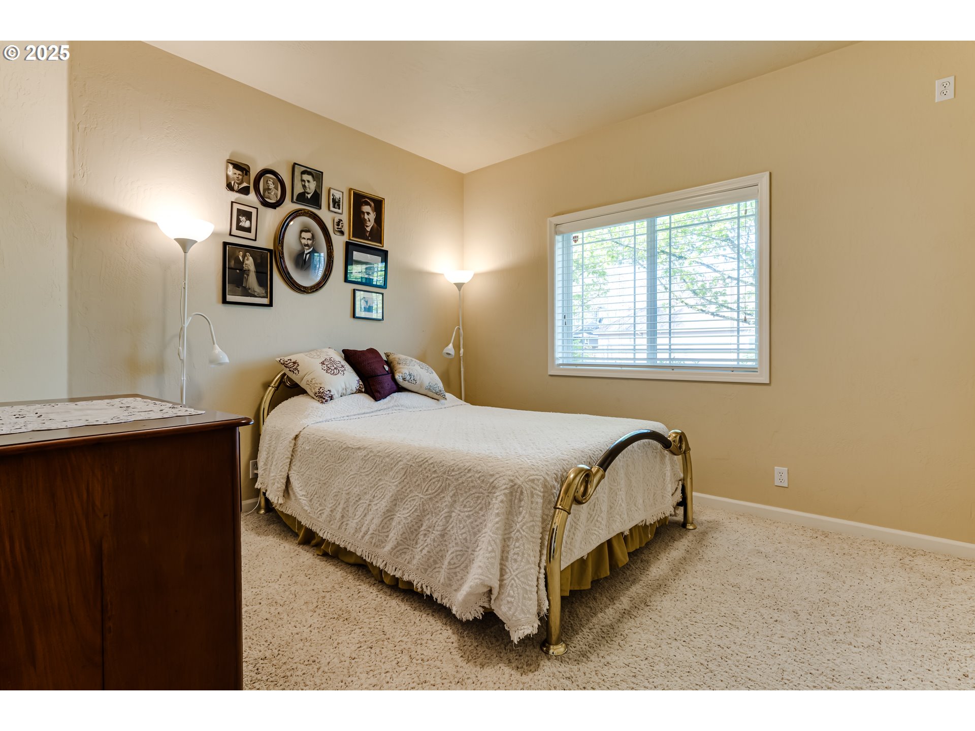 3351 Cape Hatteras Drive Eugene, OR 97408 - Photo 40 of 47 a bedroom with a bed and a window