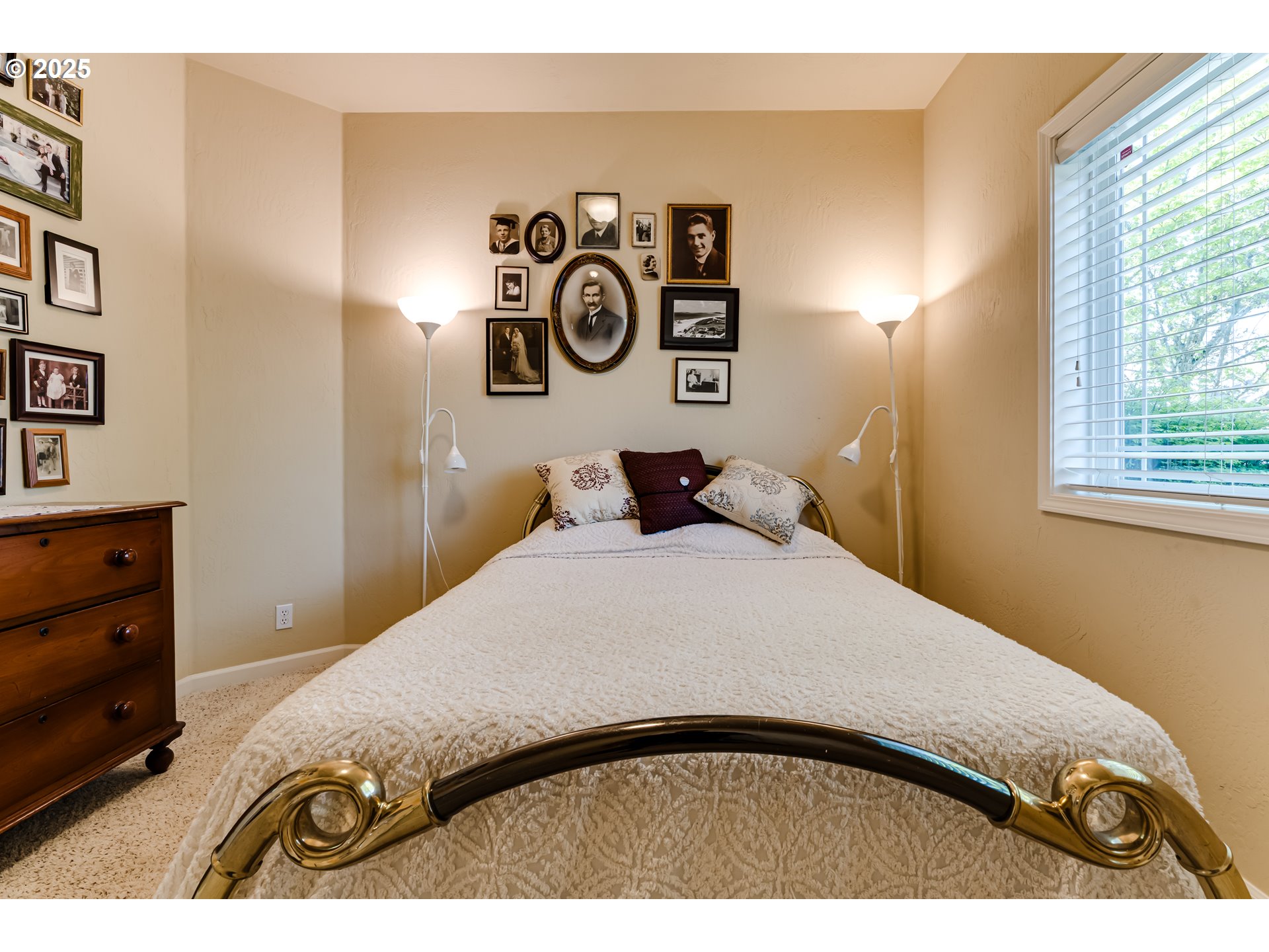 3351 Cape Hatteras Drive Eugene, OR 97408 - Photo 41 of 47 a bedroom with a bed and a window