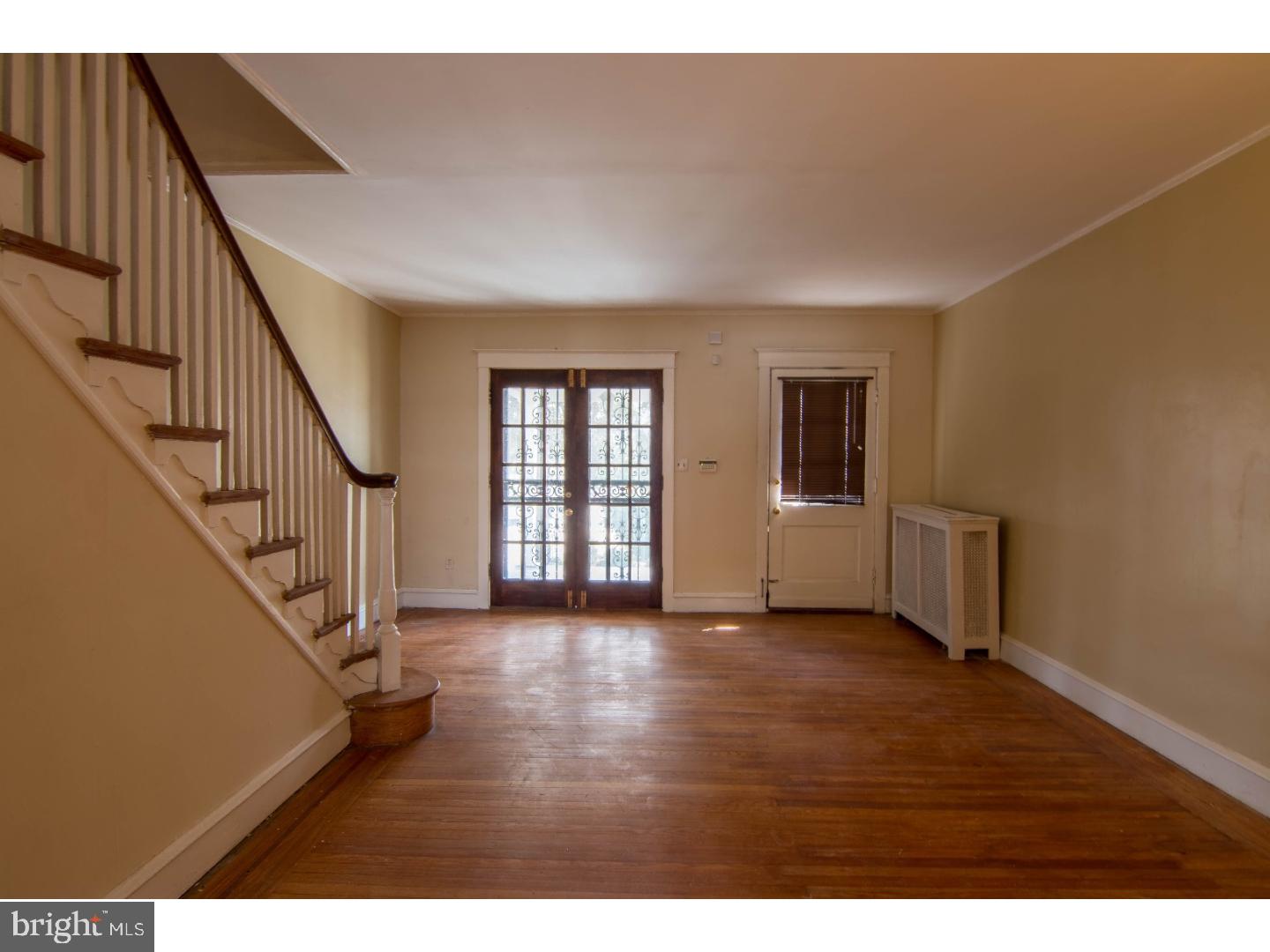 4457 Sherwood Road Philadelphia, PA 19131 - Photo 4 of 20 Living Room