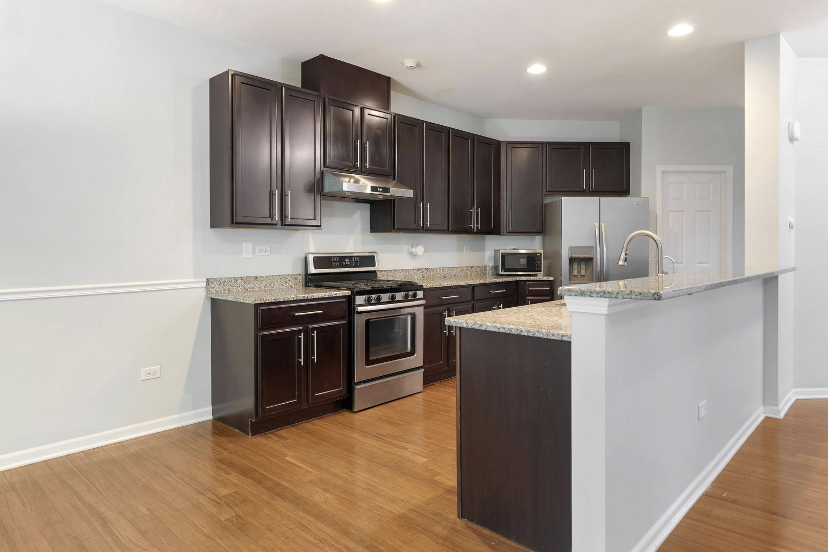 1022 Ravendale Court Naperville, IL 60540 - Photo 8 of 28