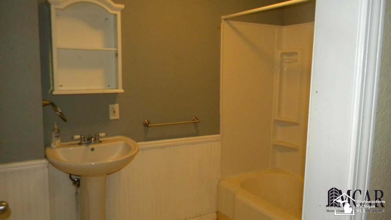 1259 Samaria Road Temperance, MI 48182 - Photo 7 of 13 21251553-6.JPG