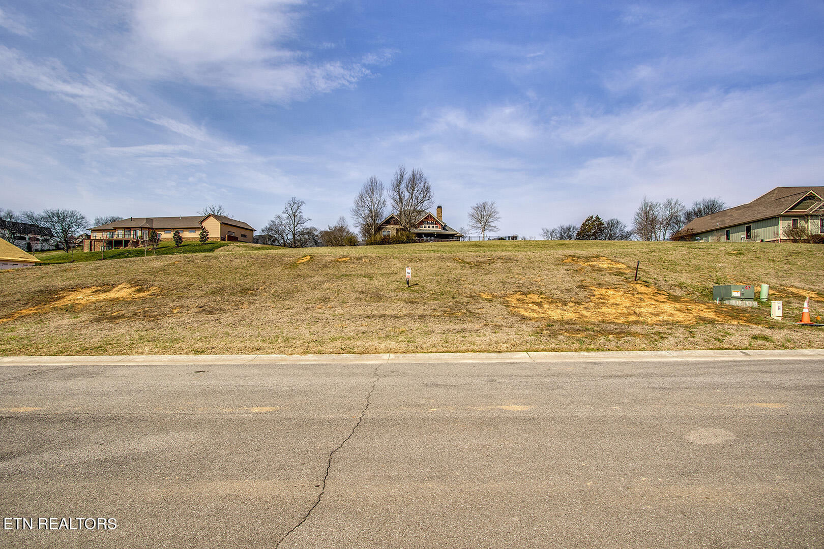 419 Hawks Bend Loudon, TN 37774 - Photo 8 of 47 02_HawksBend_419_Street_N-NW